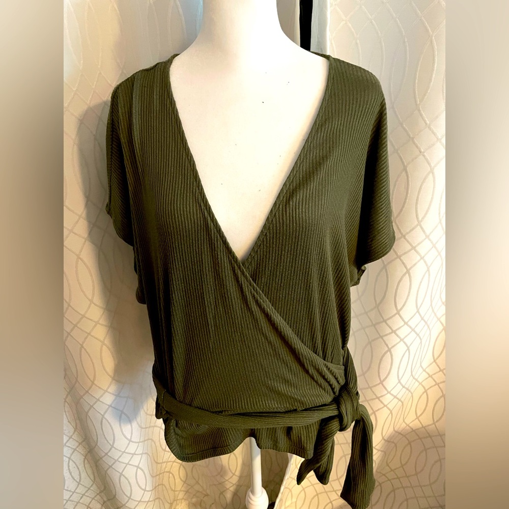 Express short sleeve knit banded bottom top with tie detail SL L